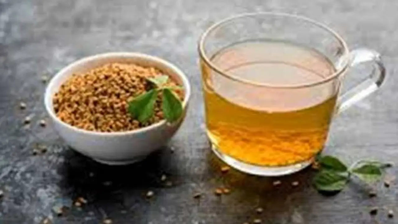 عدو الكوليسترول الخفي.. ماذا يحدث لجسدك عند تناول كوب حلبة يومياً؟