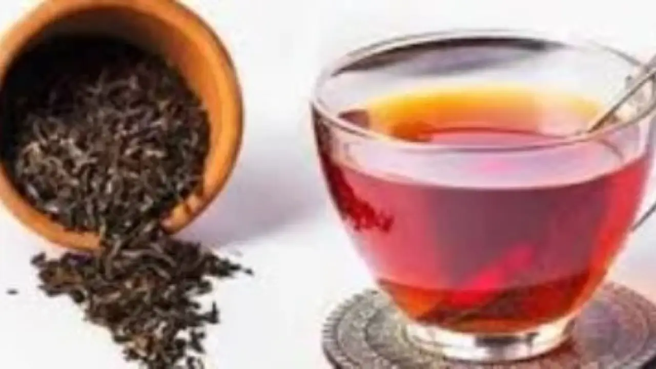 عشاق الشاي يترقبون.. مخاطر خفية تهدد صحتك رغم فوائد التركيز وتحسين المزاج المعتادة