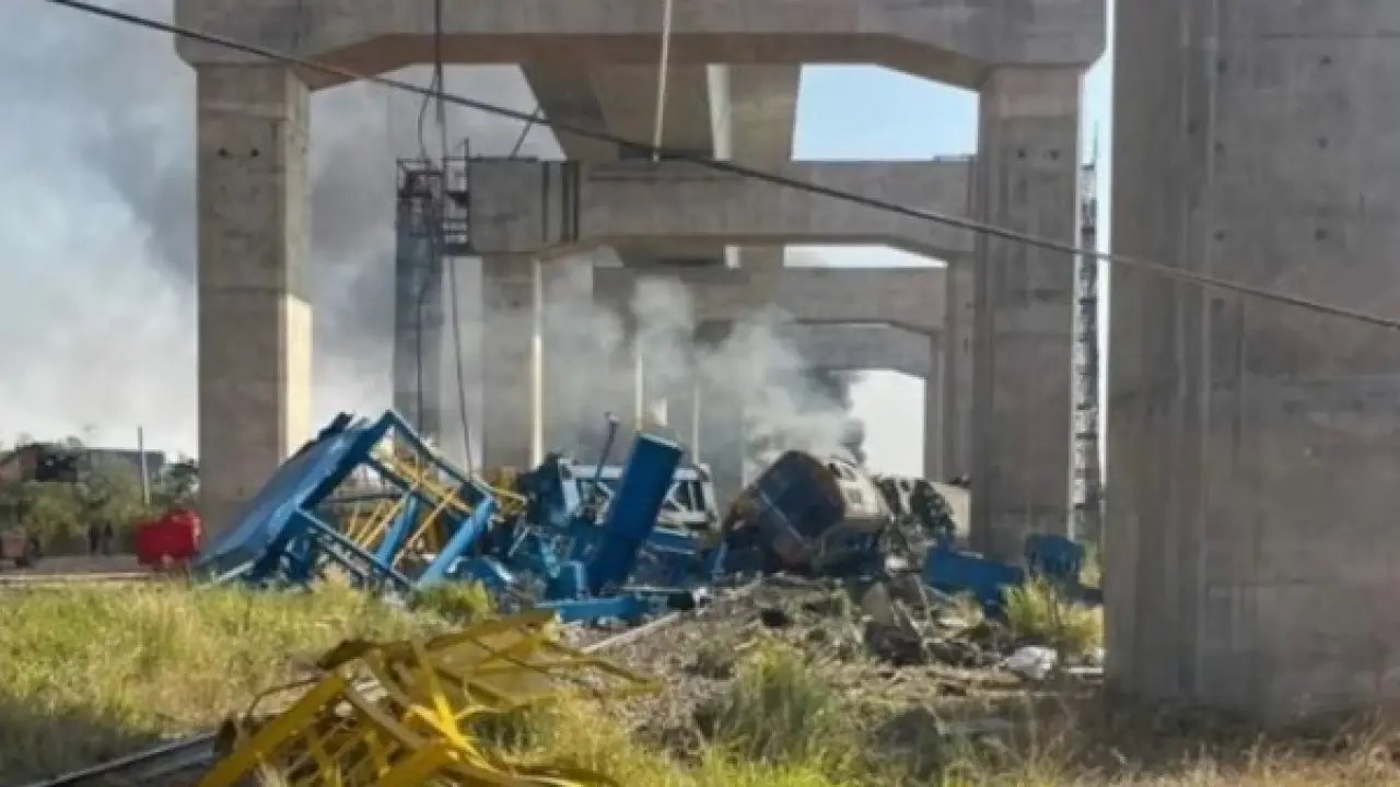 كارثة قطار تايلاند.. حصيلة صادمة للضحايا بعد سقوط رافعة بناء فوق الركاب