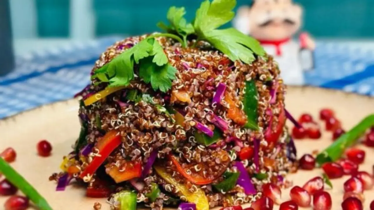 وجبة ذكية.. سر سلطة الكينوا بالرمان الذي يغير مفهوم الأكل الصحي في 2026