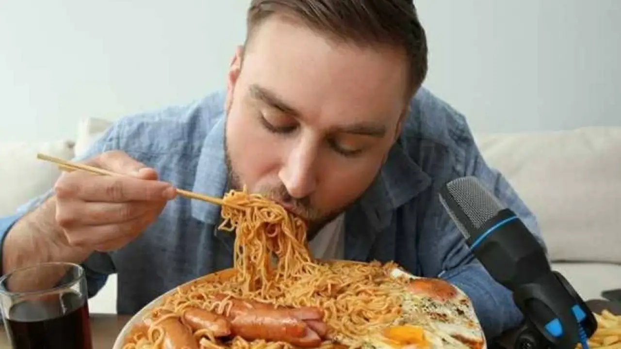 الثلاجة هي الملاذ.. أبراج فلكية تفقد السيطرة أمام الطعام في لحظات الضغط النفسي الحادة