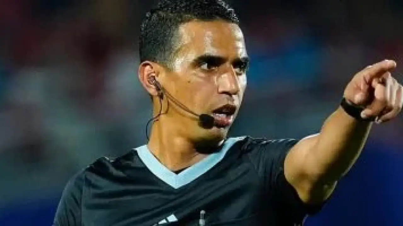 المغربي جلال جيد.. صافرة مثيرة للجدل تدير صدام مصر ونيجيريا في أمم أفريقيا