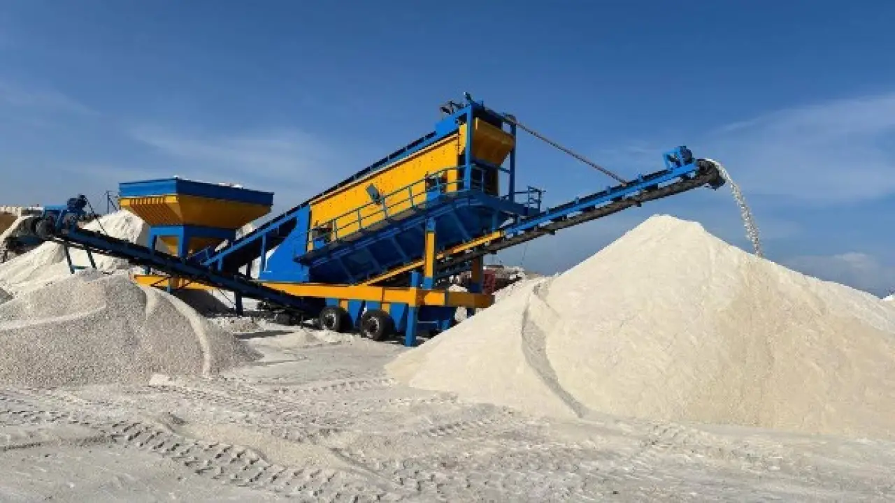 رقم تاريخي بميناء العريش.. شحنة ضخمة من النصر للملاحات تنهي حالة الترقب