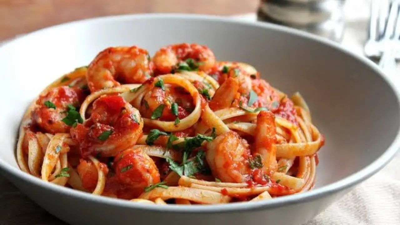 سر المطعم الشهير.. لمسة بسيطة تحول المكرونة بالجمبري إلى وجبة يعشقها أطفالك