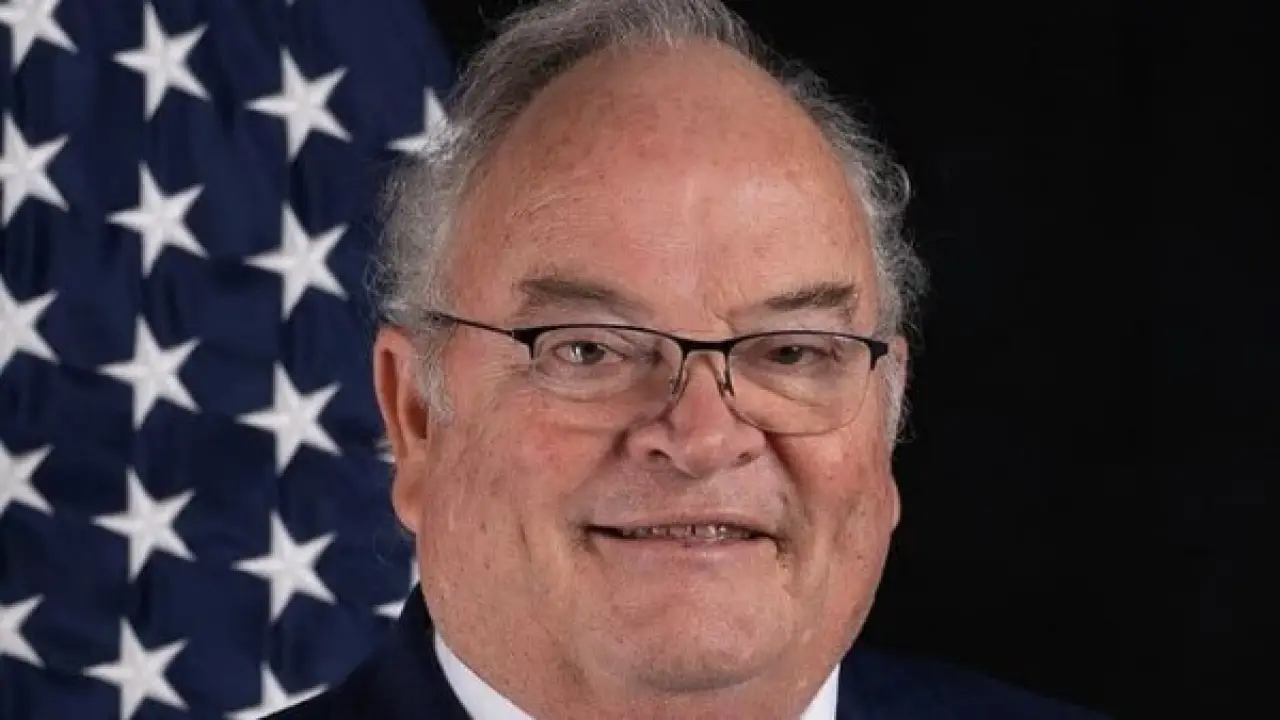 سفير ترامب.. تصريحات نارية تشعل أزمة دبلوماسية غير مسبوقة في أيسلندا