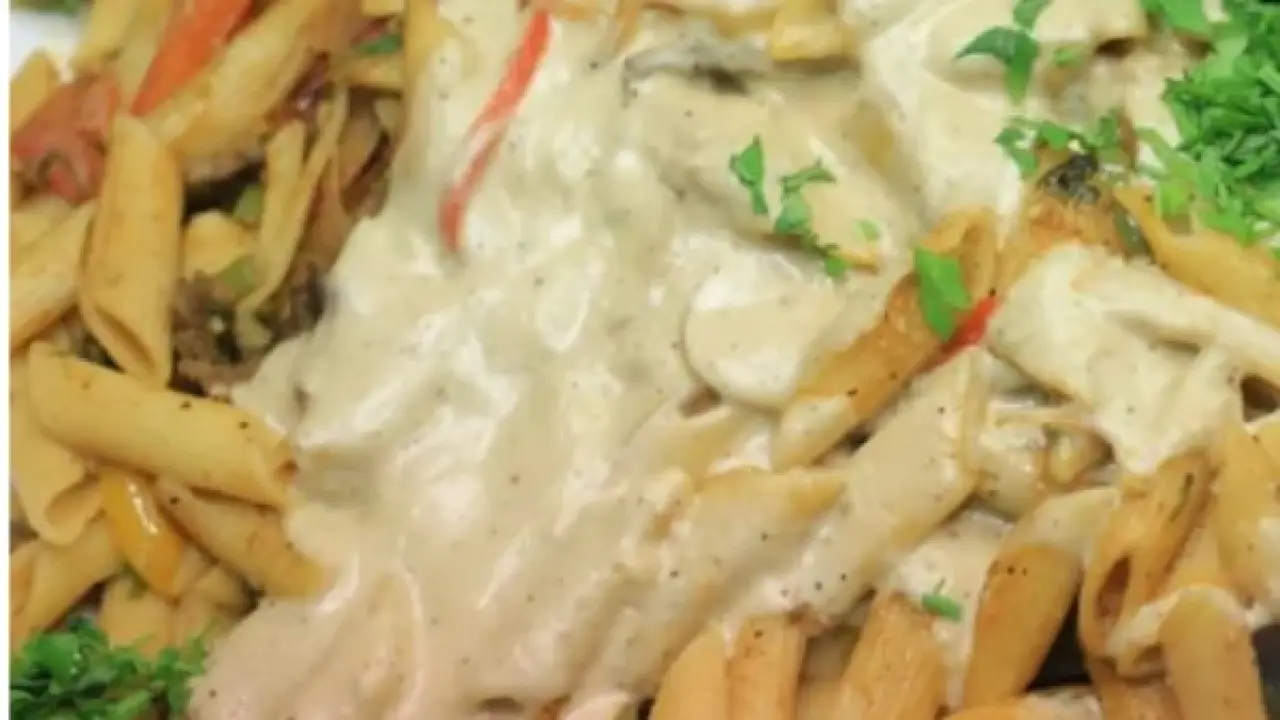 مذاق خارج التوقعات.. سر إضافة الشاورما للمكرونة يقلب موازين مطبخك في 2026