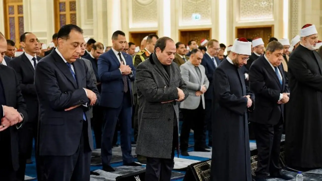 من المقطم.. السيسي يوجه رسالة خاصة للمصريين خلال افتتاح مسجد العزيز الحكيم بمناسبة دينية
