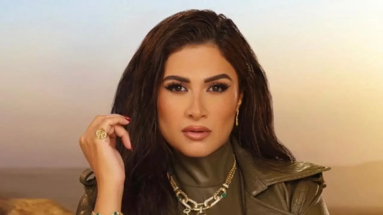 ياسمين عبد العزيز في الـ 46.. سر إطلالة شبابية أثارت الجدل بجمالها الخاطف