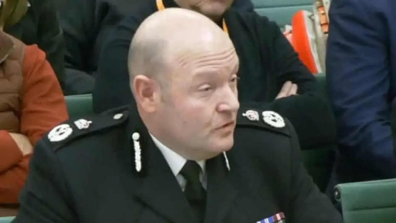 أزمة الفريق الإسرائيلي.. استقالة مفاجئة لقائد الشرطة البريطانية تنهي مسيرته وسط ذهول الجميع