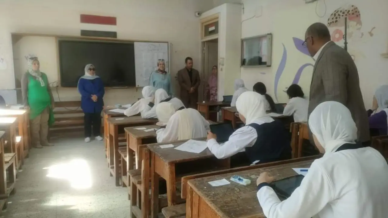 أزمة في العمرانية.. تأخر أسئلة الشهادة الإعدادية يثير غضب الأهالي ومطالب بتمديد الوقت