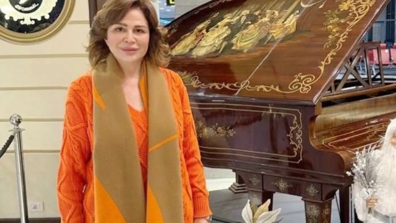 إطلالة شبابية مذهلة.. إلهام شاهين تخطف الأنظار بظهور مختلف يصدم جمهورها بجمالها الجديد