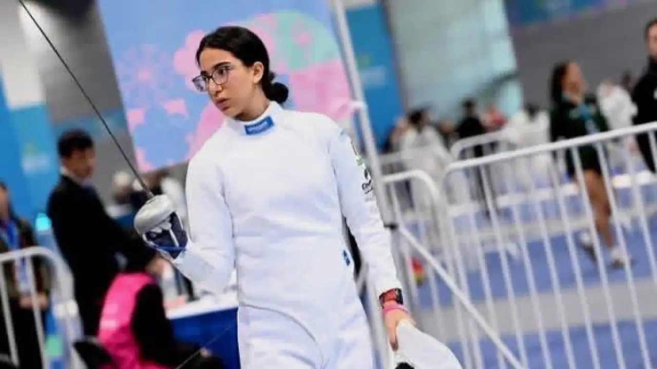 إنجاز تاريخي بالبحرين.. مصرية تزلزل منصات تتويج عالمية وتنتزع إنجازاً غير مسبوق للمبارزة