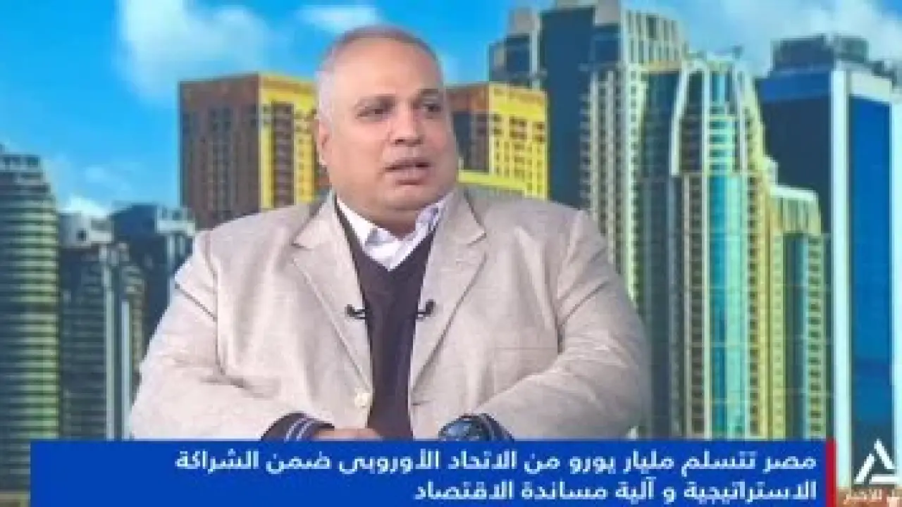 زلزال الأسواق.. خبير اقتصادي يكشف سر القفزة المفاجئة رغم تراجع قوة الدولار