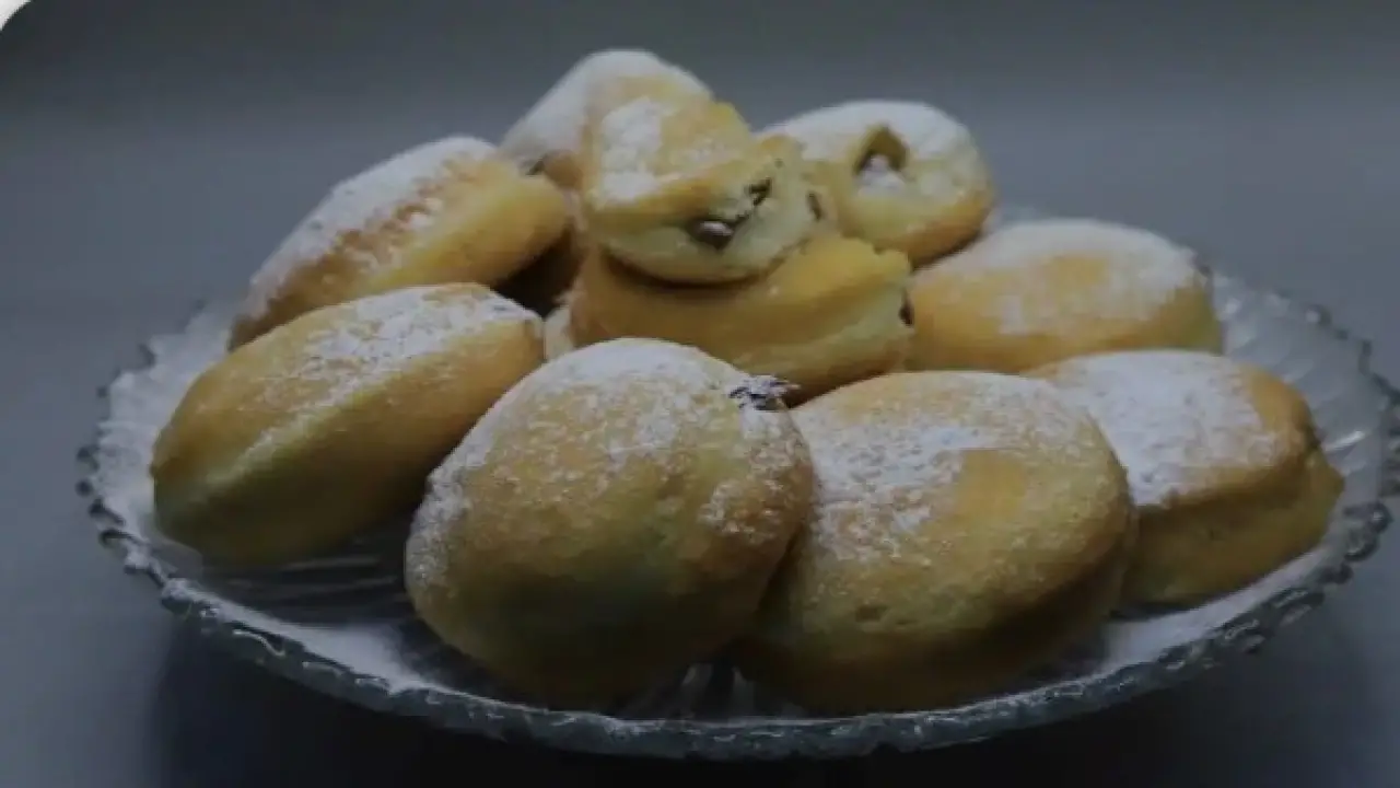 سر القرمشة الذهبية.. مكون واحد يحول الدوناتس العادية إلى منافس قوي لأشهر المخابز العالمية