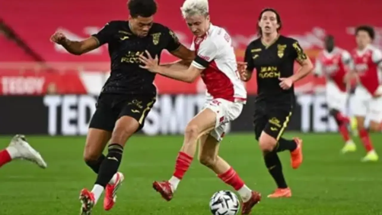 سقوط موناكو.. زلزال في الدوري الفرنسي بعد ثلاثية لوريان التي صدمت الجميع