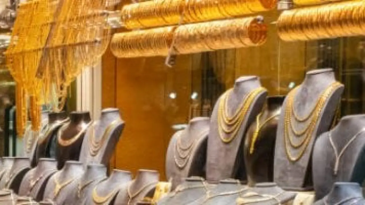 سكون مريب بسوق الذهب.. تحركات مفاجئة في أسعار المعدن الأصفر تثير قلق المستثمرين