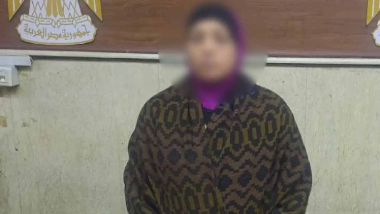 شرفة في القاهرة.. لقطات توثق لحظة سرقة غريبة تثير غضب واستياء الجيران