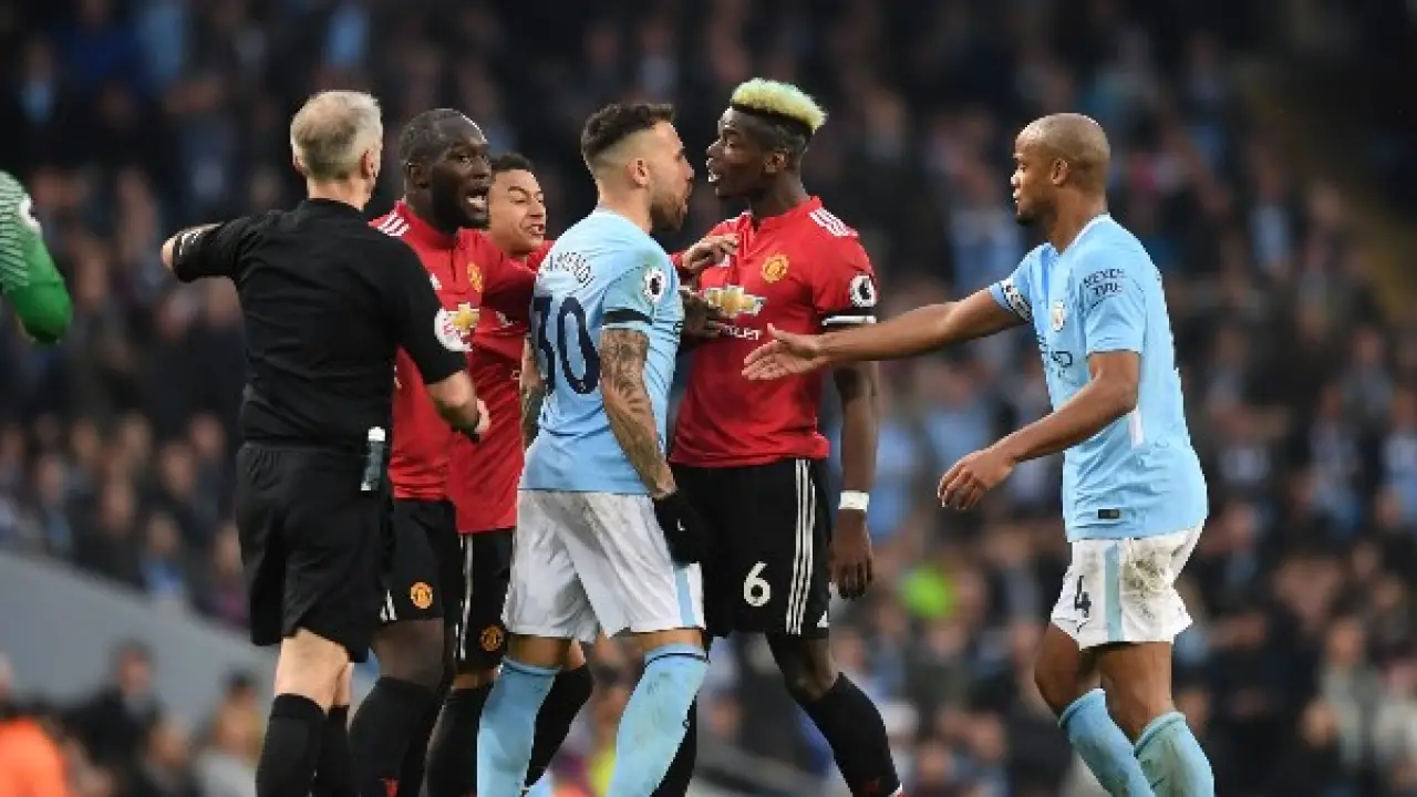 صراع العرش بمانشستر.. قرار جوارديولا المفاجئ يربك حسابات اليونايتد قبل قمة الحسم اليوم