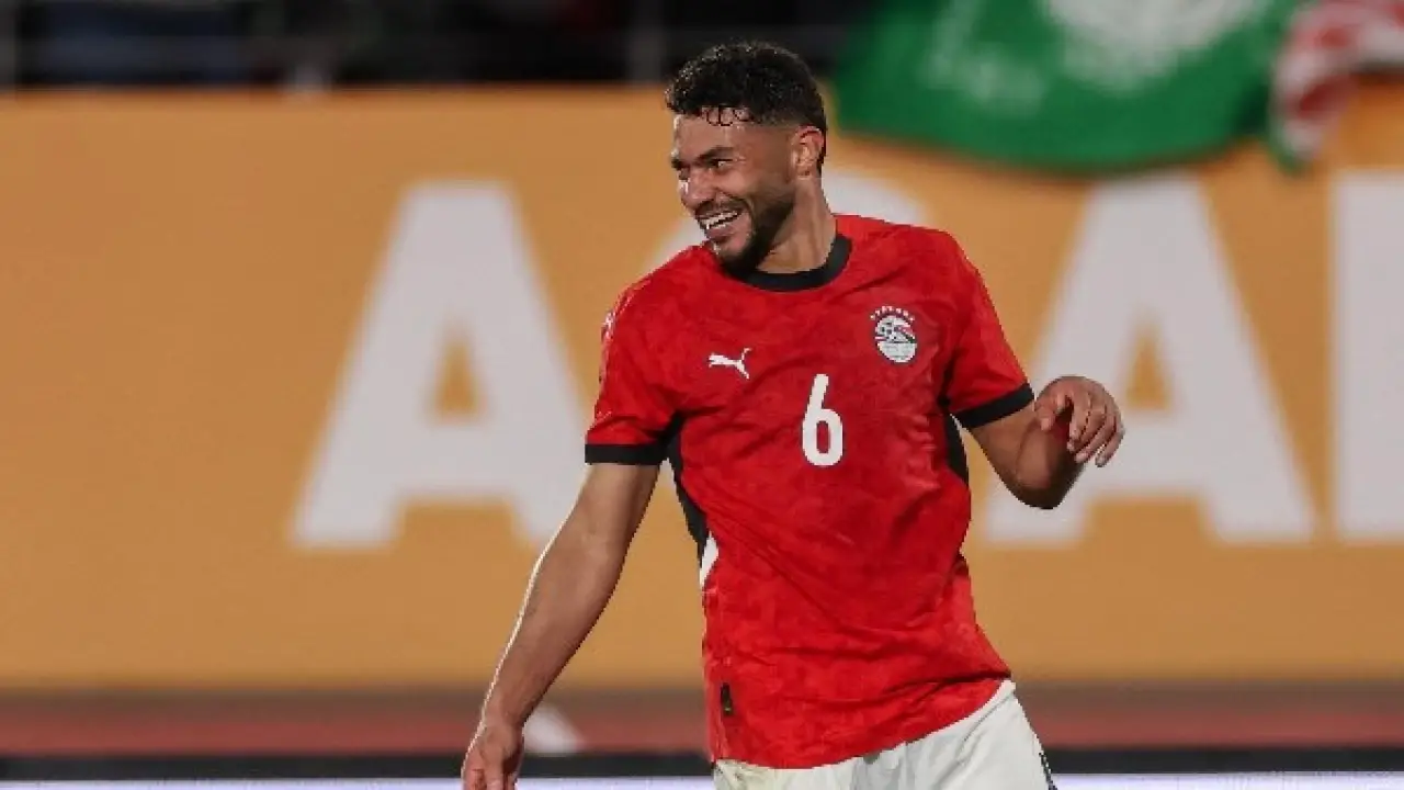 ضربة موجعة لمنتخب مصر.. إصابات مفاجئة تحرم الفراعنة من أهم ركائز الدفاع أمام نيجيريا