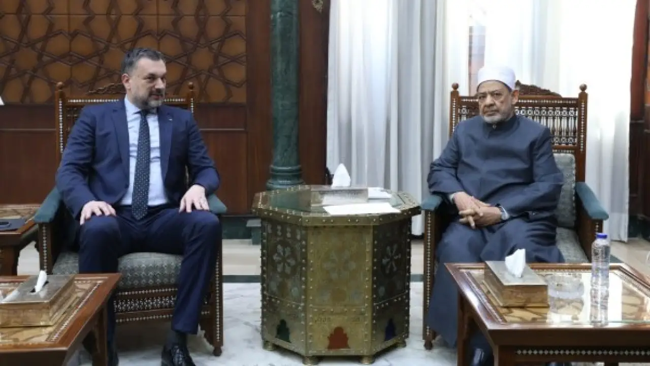 أئمة البوسنة والهرسك.. قرار حاسم من شيخ الأزهر ينهي جدل المنح الدراسية بمصر