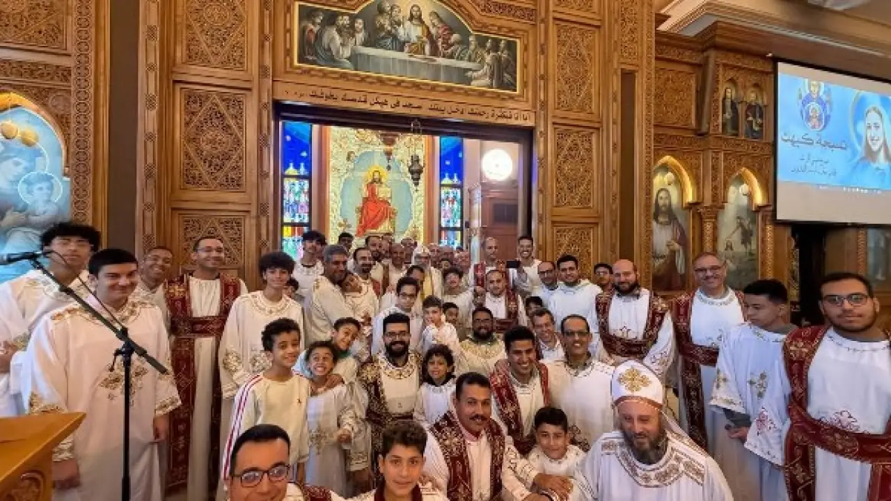 أجواء روحانية في أبوظبي.. الأنبا أباكير يجمع القلوب في مشهد يترقبه الآلاف بالخليج