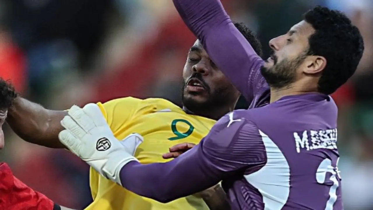 أرقام صادمة.. ناقد رياضي يحسم الجدل حول صراع الشناوي وشوبير في حراسة الأهلي