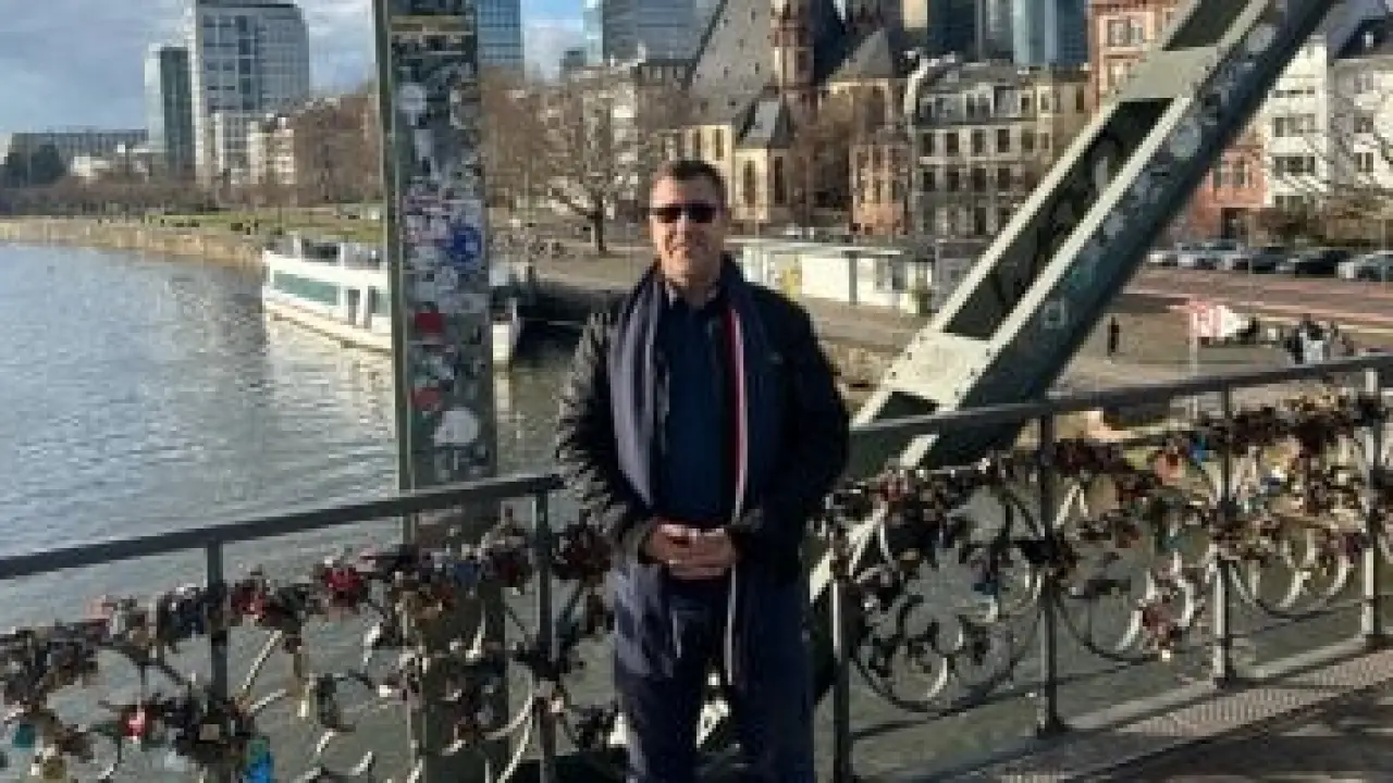 أقفال فرانكفورت.. سر الكوبري الذي ينهي علاقات العشاق بكلمة واحدة فقط