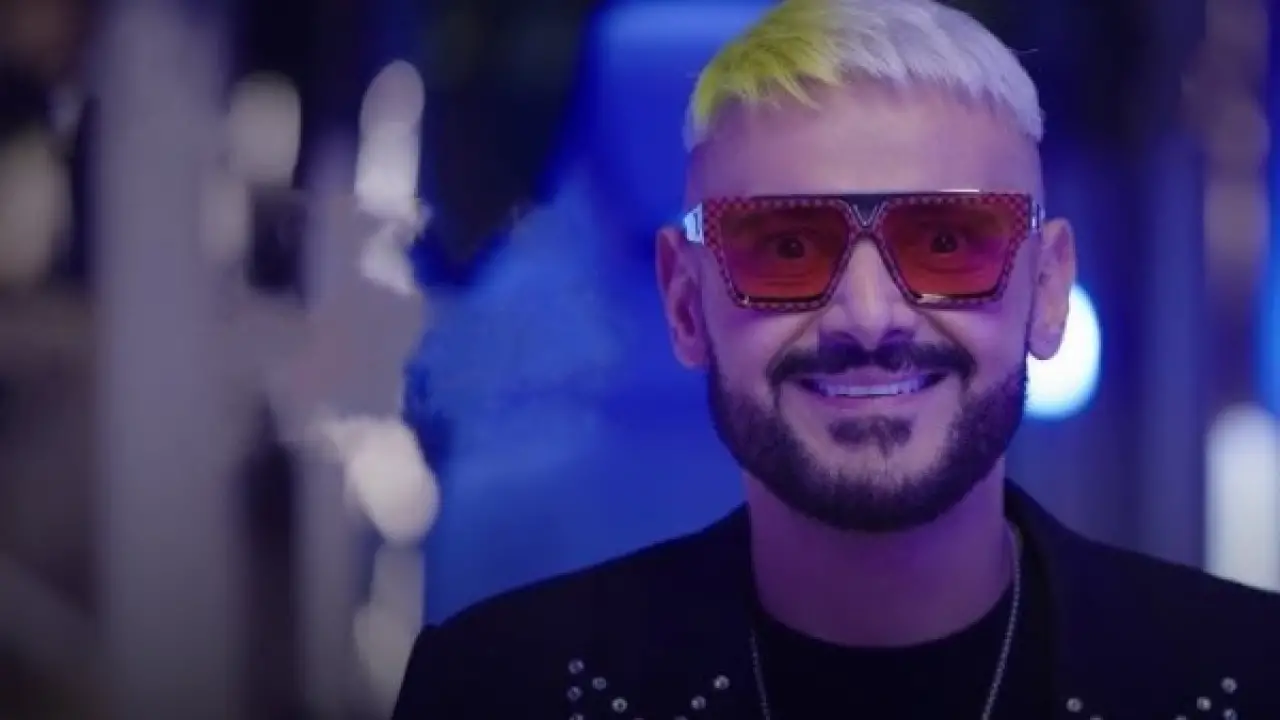 إصابات دامية.. رامز جلال ينهي صمته بشأن فاجعة هددت تصوير برنامجه الجديد