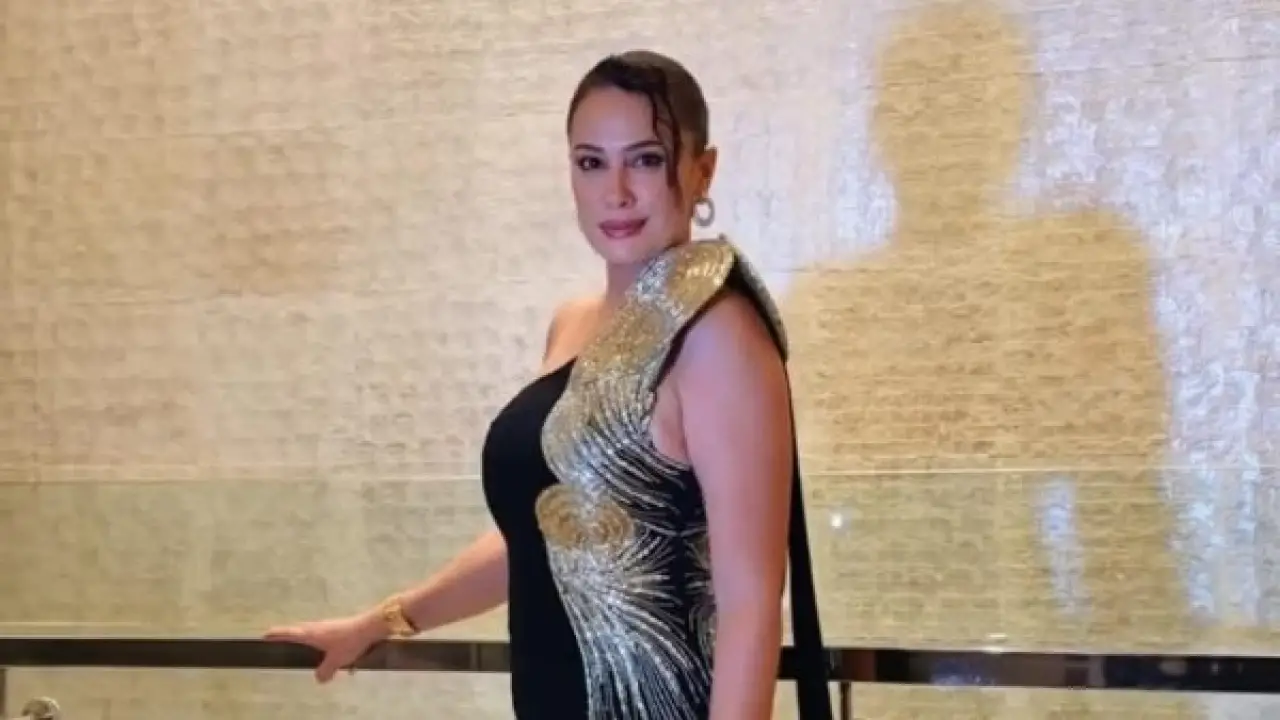 إطلالات Joy Awards.. فستان هند صبري يثير جدلاً واسعاً ويخطف الأنظار في الرياض