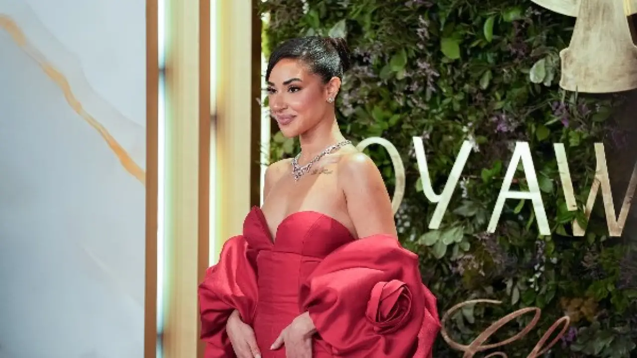 إطلالة حمراء جريئة.. آية سماحة تخطف الأنظار في حفل جوي أووردز وتصدم المتابعين