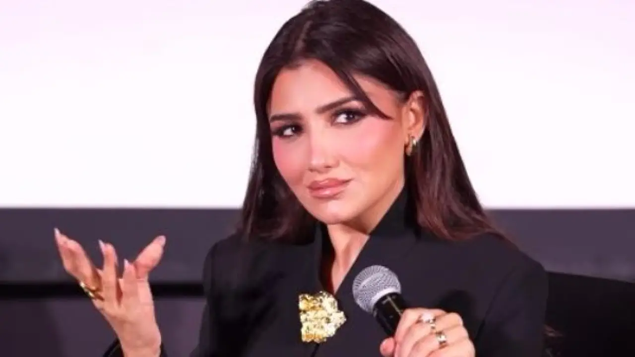 إطلالة ساحرة.. فستان مي عمر في حفل جوي أووردز يشعل منصات التواصل الاجتماعي