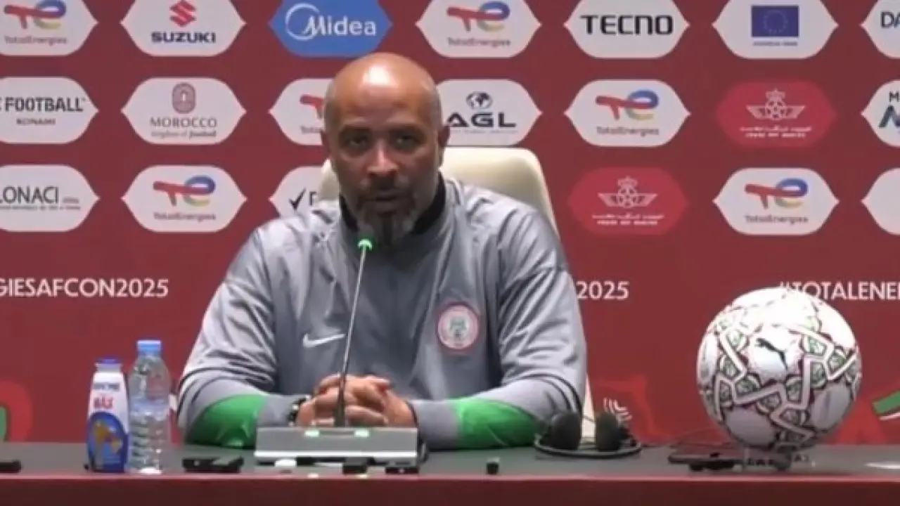 اعتزال وشيك.. مدرب نيجيريا يكشف دور مصر في إنقاذ مسيرته بعد صدمة أفريقيا