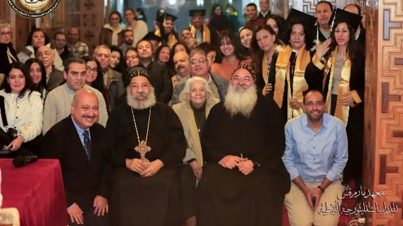 الأنبا رافائيل يتصدر المشهد.. كواليس ليلة استثنائية داخل معهد مارمرقس تثير إعجاب الجميع