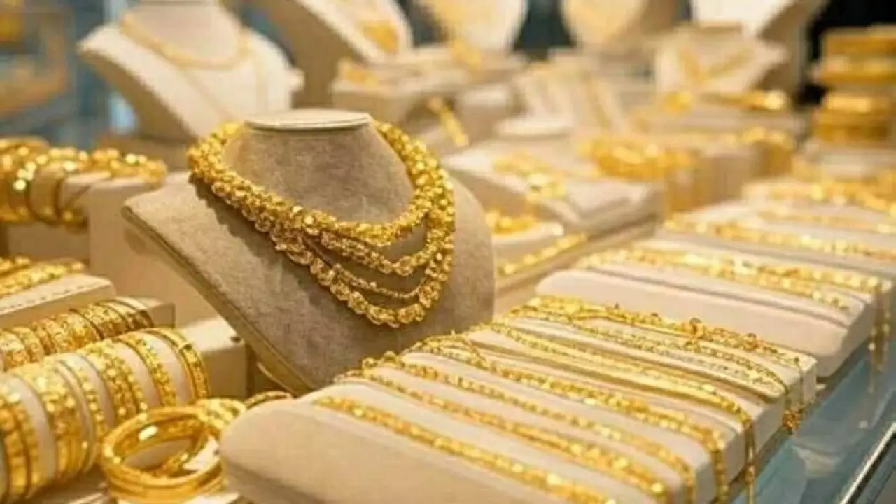 انهيار عيار 21.. تسعيرة الذهب الجديدة في الصاغة تصدم المتابعين مطلع 2026