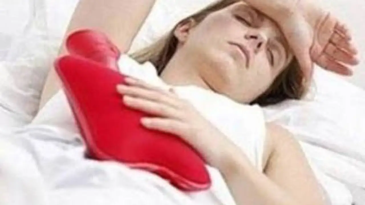 برودة الشتاء.. سر زيادة آلام الدورة الشهرية وطبيبة تحذر من تجاهل السبب الرئيسي