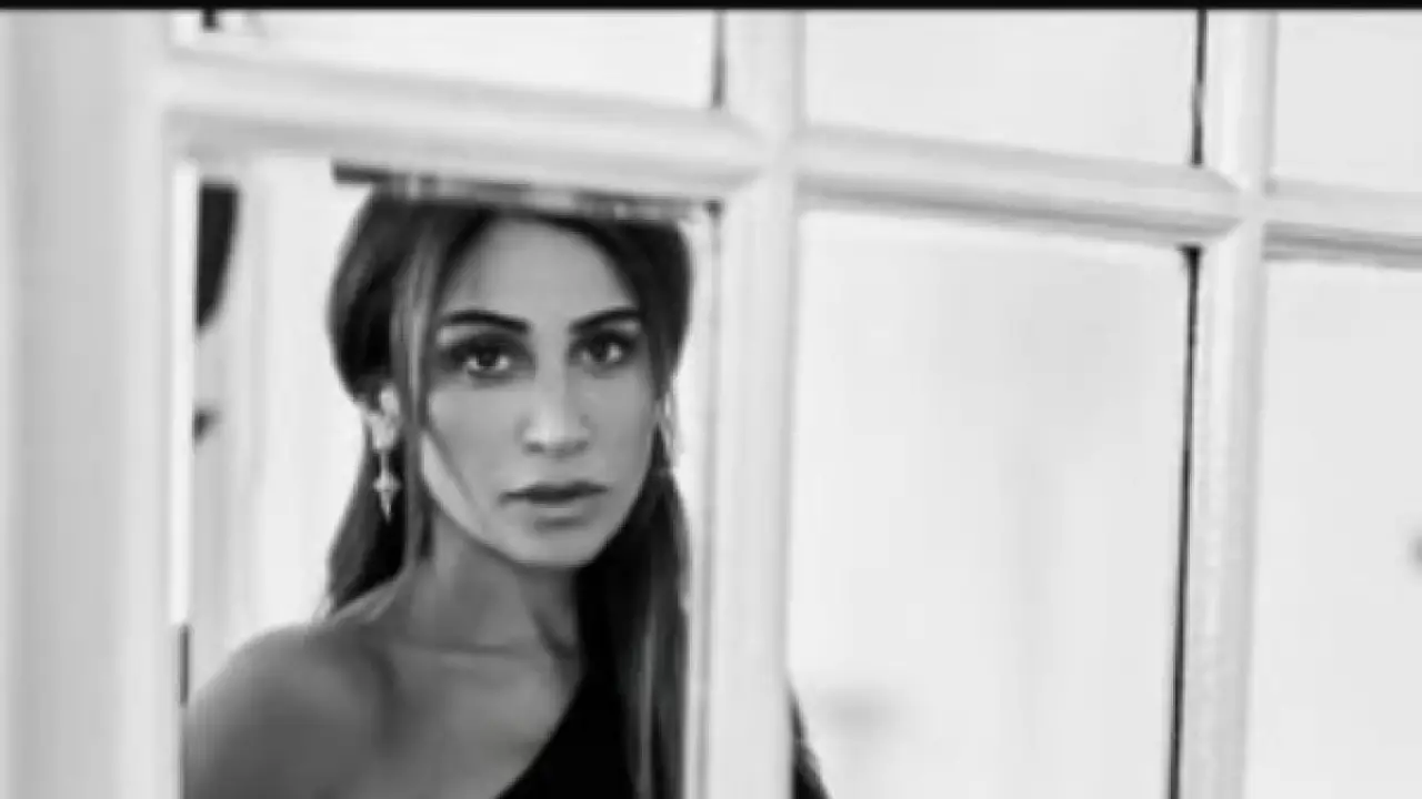 بريق الألماظ.. دينا الشربيني تخطف الأنظار بإطلالة استثنائية في حفل جوي أووردز 2026