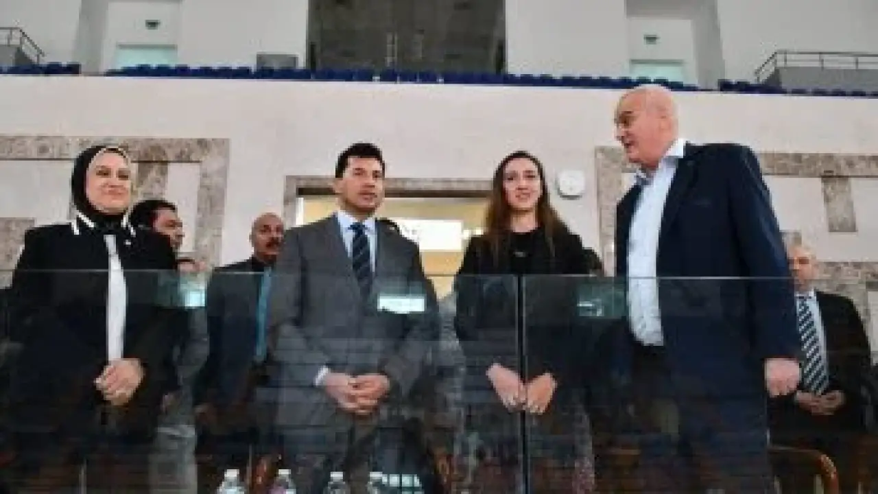 بطل عالمي في القاهرة.. ختام مثير لبطولة الريشة الطائرة يحبس أنفاس الجماهير بمشاركة الوزير