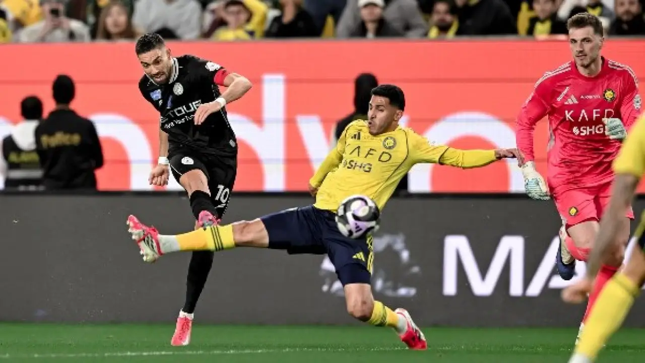 بيان ناري.. غضب الشباب السعودي يحاصر التحكيم بعد صيام رونالدو التاريخي أمام الليوث