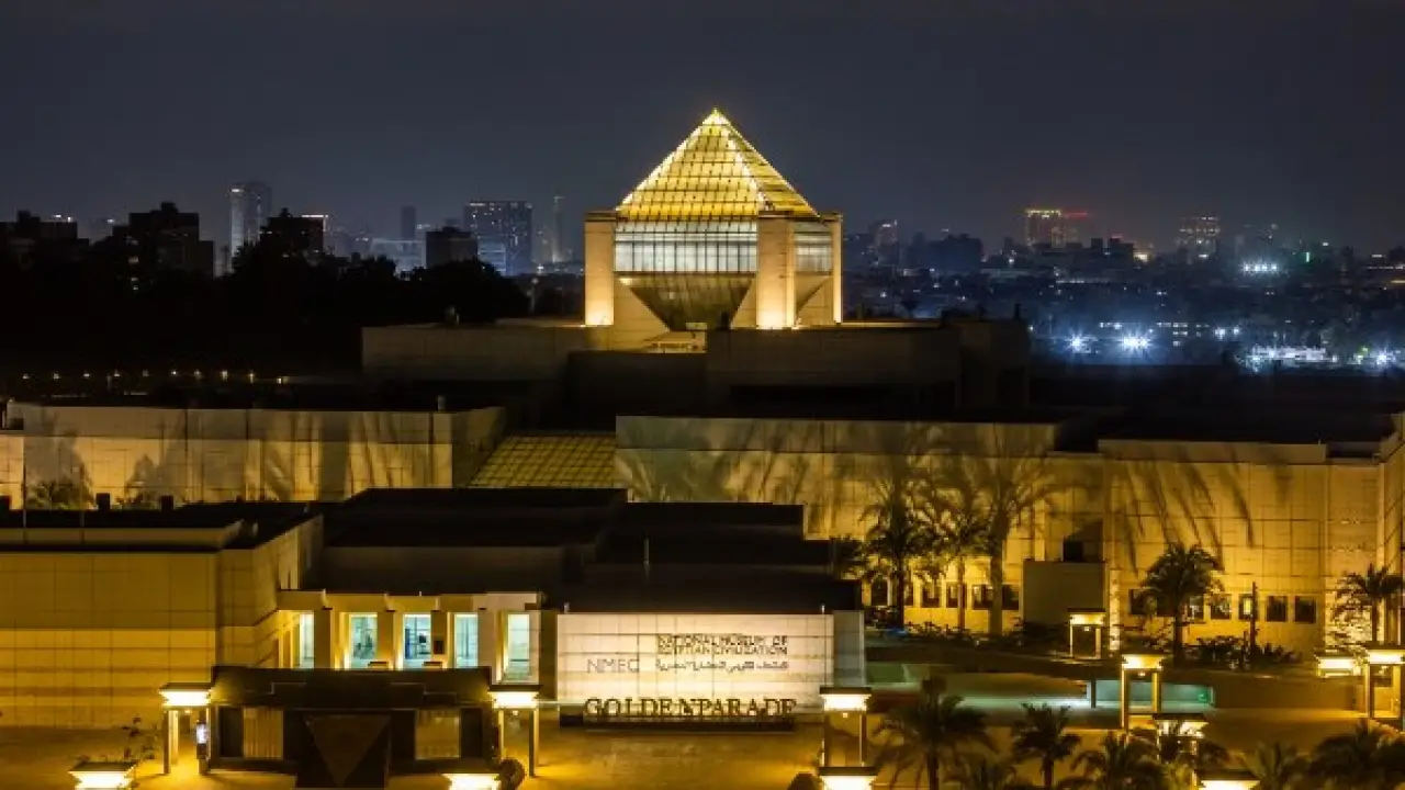 تجربة استثنائية.. الطيب عباس يكشف سر تحول الجمهور لشريك داخل متحف الحضارة