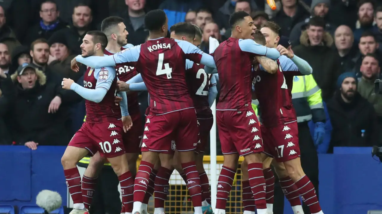 صراع الدوري الإنجليزي.. قرار مفاجئ من إيمري يثير التساؤلات قبل موقعة إيفرتون المرتقبة