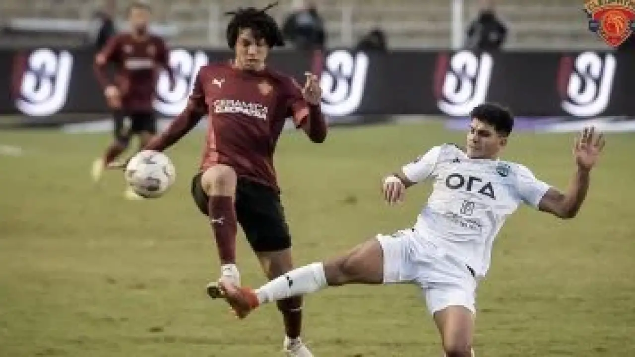 صفقة الموسم.. مروان عثمان يغادر معسكر سيراميكا تمهيداً لارتداء قميص الأهلي الجديد