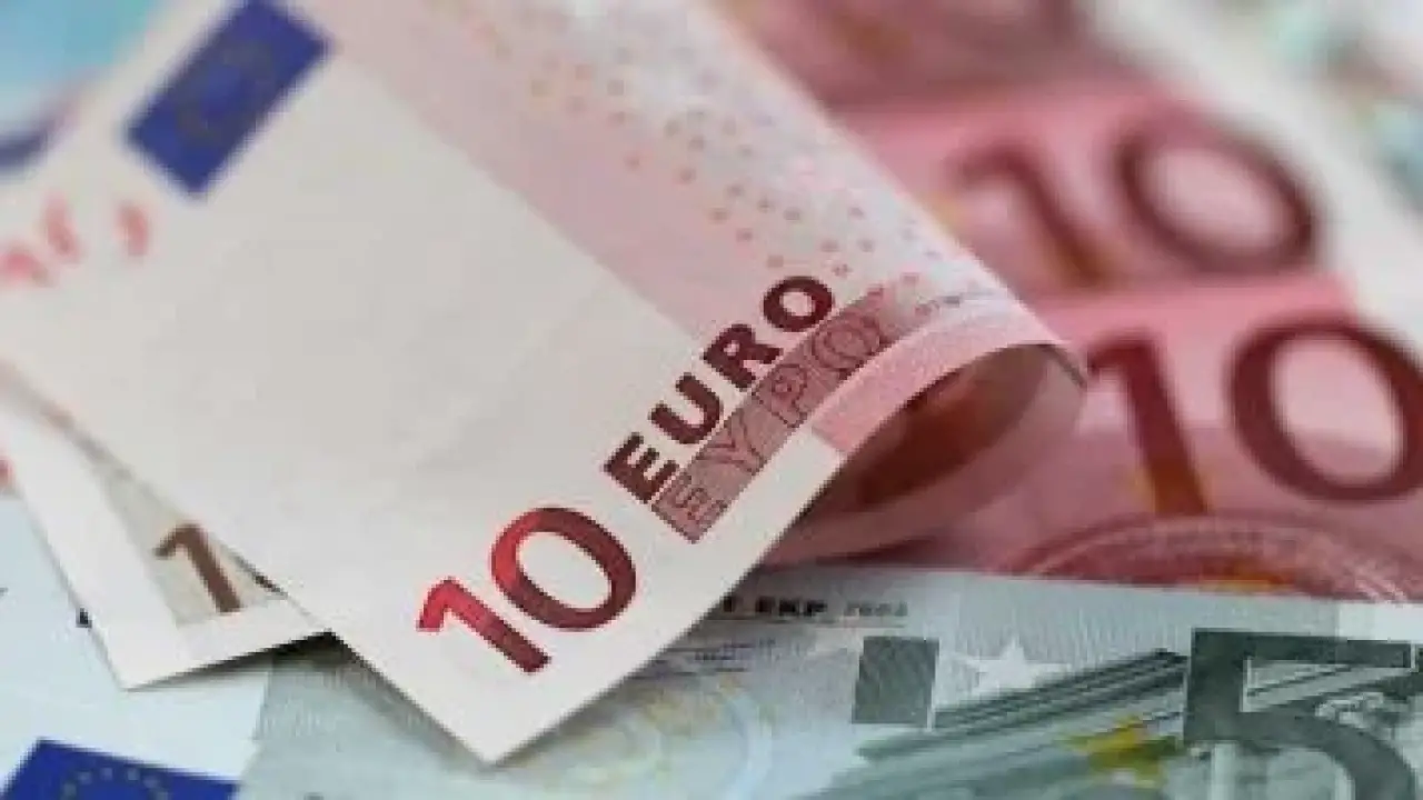 قنبلة اليورو.. تحرك غير متوقع في البنوك يربك حسابات حائزي العملة الصعبة بمصر