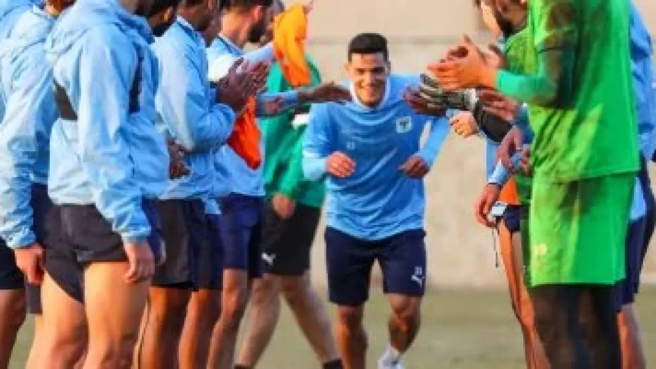 نجم المصري الجديد.. استقبال استثنائي لمصطفى العش يثير التساؤلات قبل موقعة زد الحاسمة