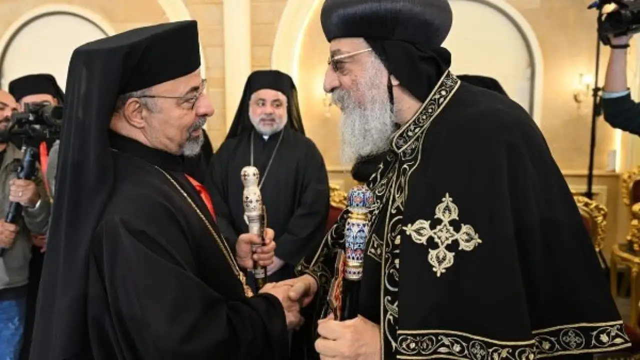 اتصال هاتفي مفاجئ.. بطريرك الكاثوليك يثير القلق بشأن الحالة الصحية للبابا تواضروس