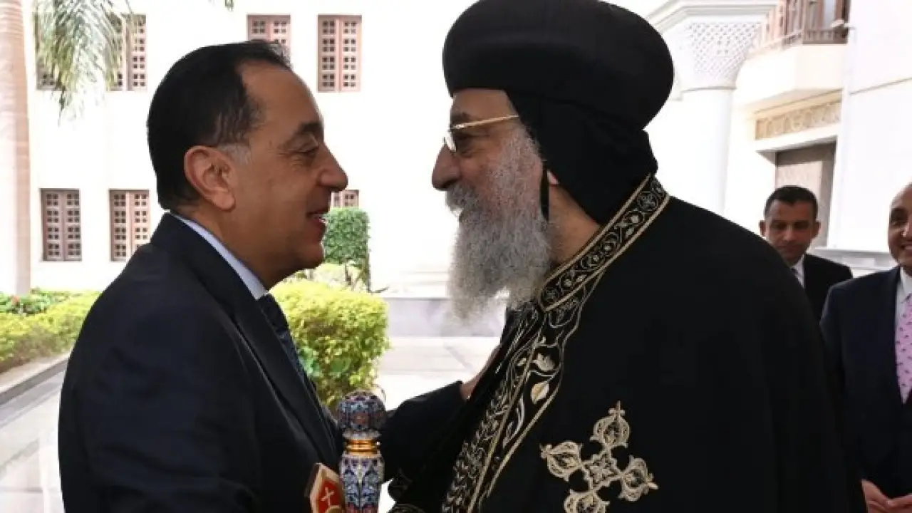 اتصال هاتفي مفاجئ.. رئيس الوزراء يطمئن على الحالة الصحية للبابا تواضروس بشكل عاجل