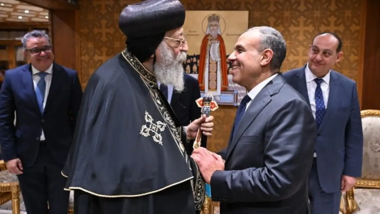 اتصال هاتفي مفاجئ.. وزير الخارجية يطمئن الجميع بشأن الحالة الصحية للبابا تواضروس التاني