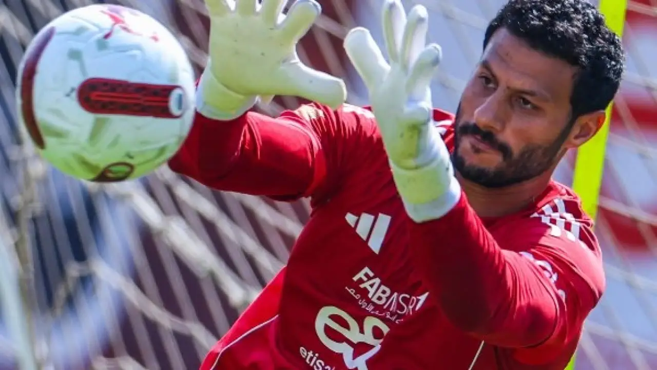 اعتزال إجباري.. هجوم ناري يطالب محمد الشناوي بالرحيل عن منتخب مصر فوراً