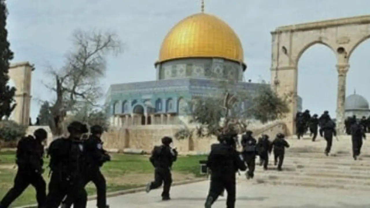 اقتحام واسع للأقصى.. حملة اعتقالات كبرى في الضفة تثير غضباً فلسطينياً عارماً