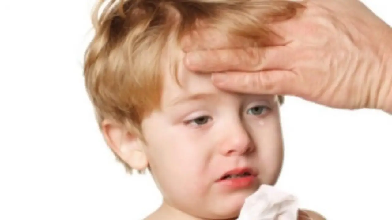 تحذير للأمهات.. خطأ شائع في الشتاء يدمر مناعة طفلك ويهدد صحته تماماً