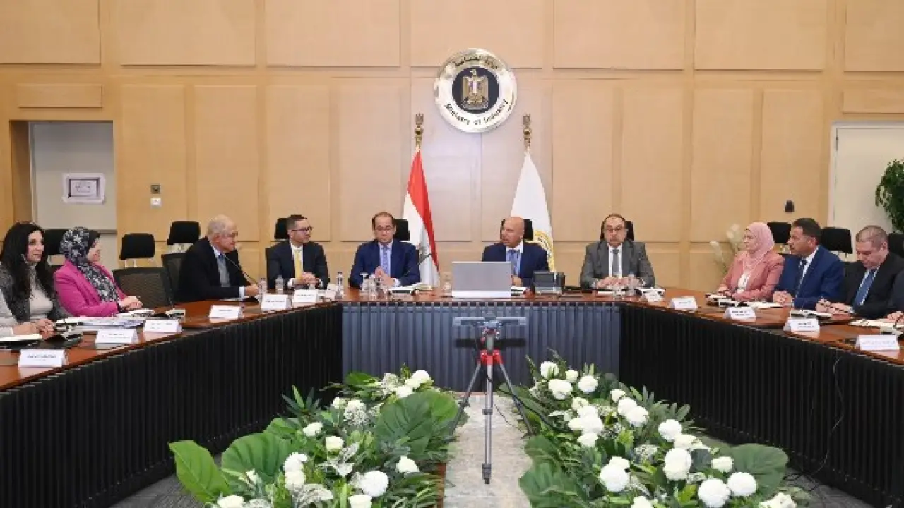 خطة إنقاذ شاملة.. تحرك حكومي يغير خارطة صناعة الغزل والنسيج في مصر تماماً